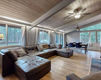 67 Cranmore Circle - North Conway - Living room