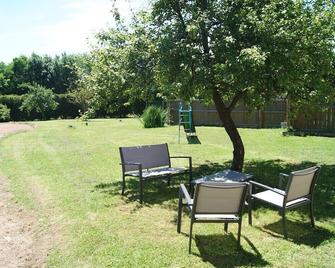 Gîtes De Magneux - Saint-Germain-Laval - Patio