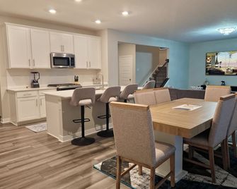 Cozy 5 bedroom and 4 bathroom - Brownsburg