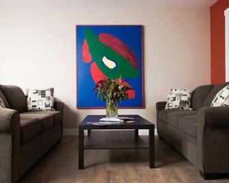 Klippers Guest Suites - Cawston - Living room