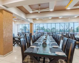 Hotel Zorba, Deesa - Deesa - Restaurant