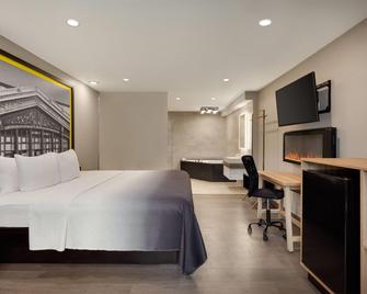 Super 8 by Wyndham Meadowlands - Carlstadt - Bedroom