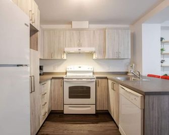 Cozy and Spacious Condo Downtown - Montreal - Kitchen