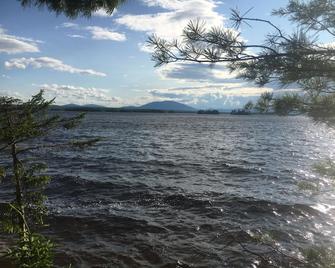 Rustic Cabin on Ambajejus Lake With Sandy Beach and a Mountain View - Millinocket - Strand
