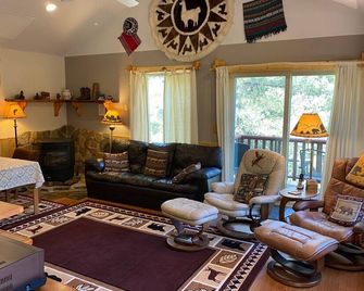 Spruce Ridge Cabin Close to Monarch and Salida on Little Cochetopa Creek - Salida - Living room