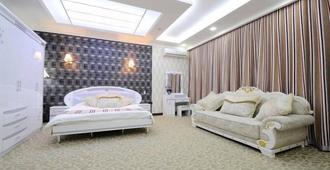 Hayot Hotel - Tashkent - Living room