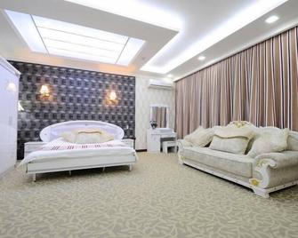 Hayot Hotel - Tashkent - Living room