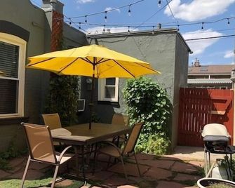 Carriage House Studio- West Highlands - Walk to Restaurants/bars! - Denver - Patio