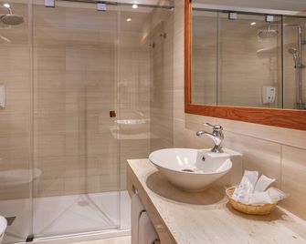 Hotel Ght Neptuno-Tossa & Venus Spa - Тосса-де-Мар - Ванна кімната
