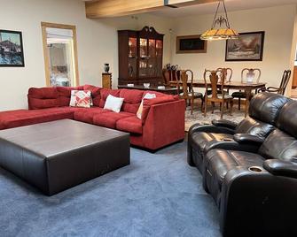 Après Ski inspired home, bespoke pool & tennis court! - Freeport - Wohnzimmer