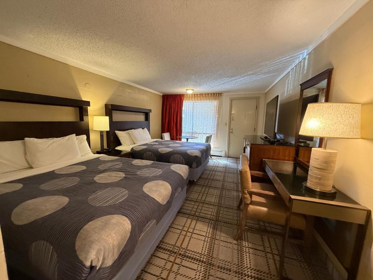 Snowshoe Motel thumbnail 3