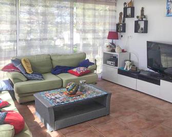 3 Bedroom Cozy Home In Meyrargues - Meyrargues - Sala de estar