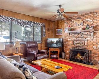 Blue Spruce Cabin - Greer - Sala de estar