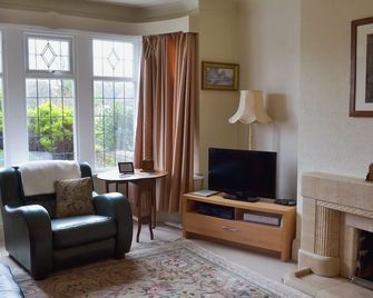 3 Bedroom Accommodation In Fairhaven, Near St Annes - Lytham St. Annes - Living room