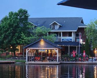 Private 5 Br Muskoka Cottage Firepit+bbq - Bracebridge - Building