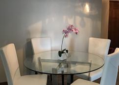 2 Br, 2 Ba Classic, Modern Condo With Pool - Saskatoon - Dining room
