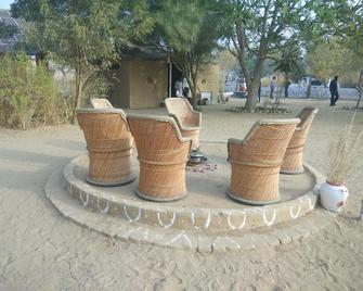 Umaid Safaris & Desert Lodge - Bikaner - Patio
