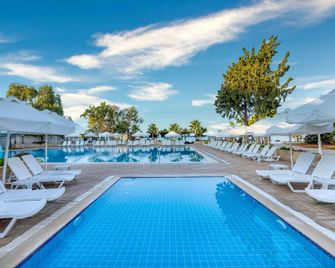 Carpe Mare Beach Resort - Akbük - Pool