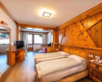 Hotel Dahu - Madonna di Campiglio - Bedroom