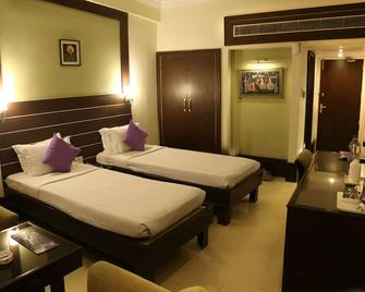 Hotel Satya Ashoka - Джабалпур - Спальня