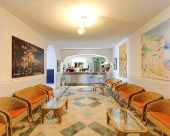 Family Hotel Sole - San Menaio - Lobby