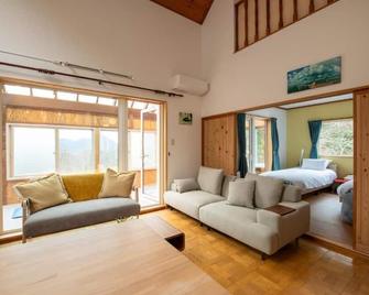 Lake Toya Terrace House - Toyako - Wohnzimmer