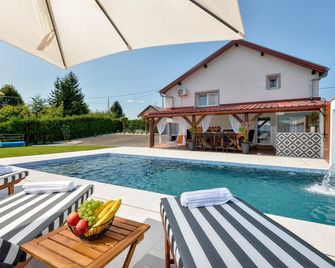 Beautiful Home In Vrtlinovec With Sauna - Varazdinske Toplice - Pool