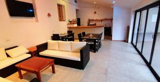 Villa 33 - Blantyre - Living room