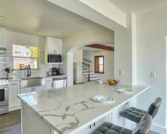 Canal Front Haven with Hot Tub - Hoodsport - Kitchen
