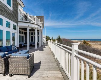 Steps to Shore: Spacious Bethany Beach Retreat - Bethany Beach - Balcony