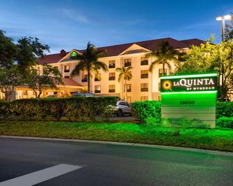La Quinta Inn & Suites by Wyndham Bonita Springs Naples N. - Bonita Springs - Building