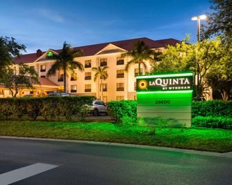 La Quinta Inn & Suites by Wyndham Bonita Springs Naples N. - Bonita Springs - Edificio
