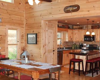 Lakefront Log Cabin with private dock on Lake Rhodhiss with Kayaks & Paddleboard - Valdese - Kitchen