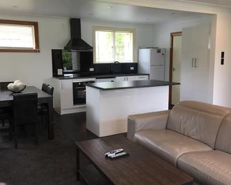 3 & 4 Bedroom Holiday Houses Central Picton - Picton - Mutfak