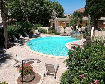 Splendid Hotel - L'Île-Rousse - Pool