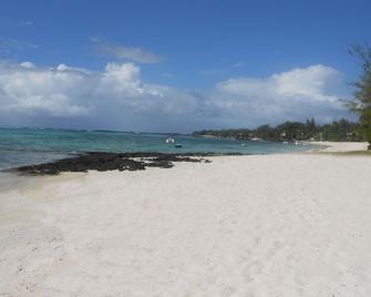 Beachfront villa in North East Mauritius - Roches Noires - Beach