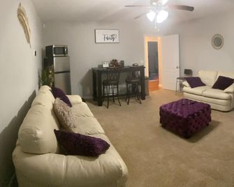 Bway Bed & Beyond - Austell - Wohnzimmer