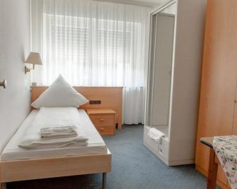 Hotel Schugt - Pulheim - Schlafzimmer