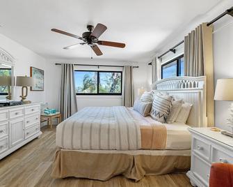 Dramatic Gulf View Penthouse - Casual Lux Décor - Jensen's “On the Gulf” - Suite 5 - Captiva - Habitación