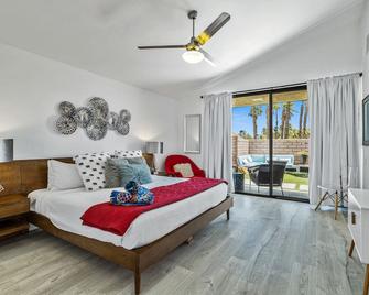 Newly Renovated Gorgeous Pet-friendly with private pool/spa - Palm Springs - Bedroom