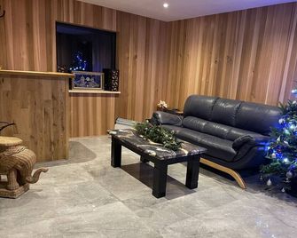 Da Vinci Guest House Gatwick - Crawley - Living room