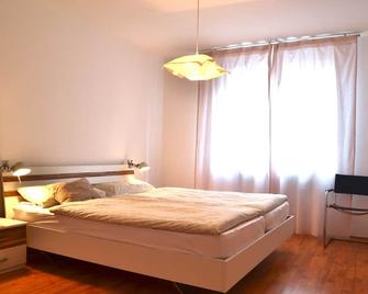 Charming & central living in Weiden - Ciao - Weiden in der Oberpfalz - Bedroom