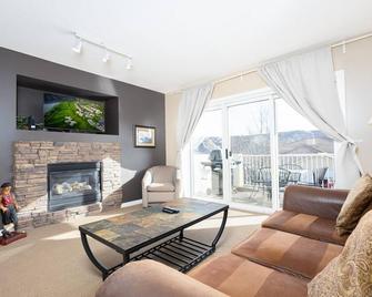 Paradise Canyon Golf Resort - Luxury Condo U409 - Lethbridge