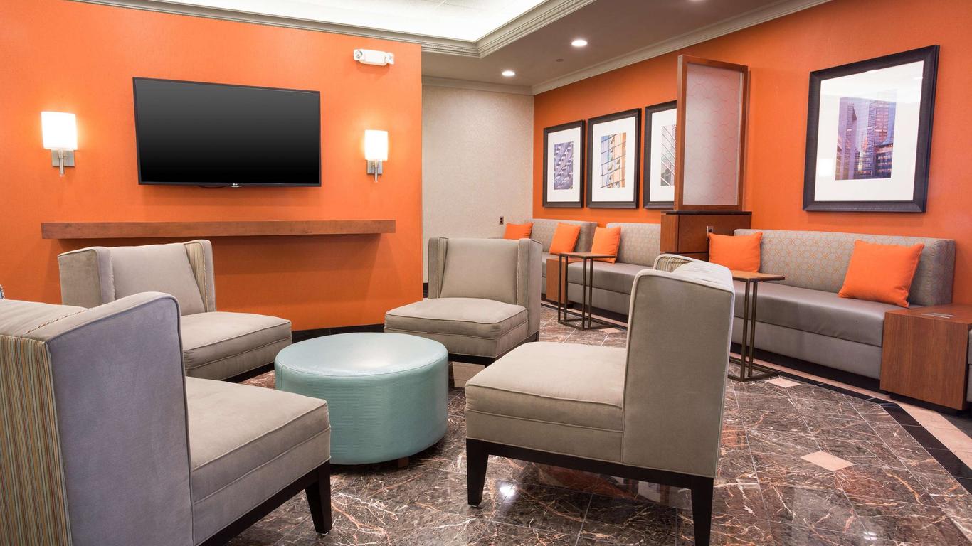 Drury Inn & Suites St. Louis Creve Coeur