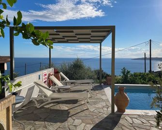 Villa Magdalani a Family Villa with Private Pool, Sea and Mountain Views. - Lourdata - Pool