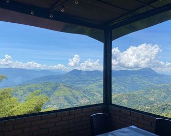 Hotel Galería Plaza - El Noventa - Balcón