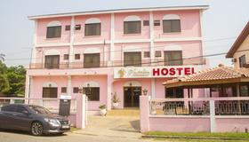 Pink Hostel - Accra - Building