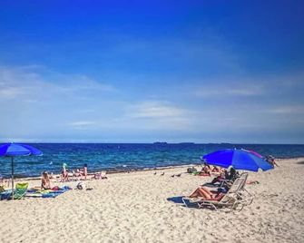 On the BEACH-BeachOcean Front condo-Balcony-Views every where -No resort fee - Fort Lauderdale - Beach