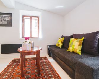 Boutique Old Town House Karkovich - Hvar - Living room