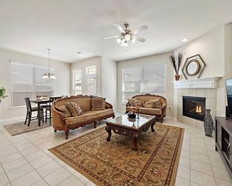 Nice Home in Kingwood with Open Space to Entertain - Humble